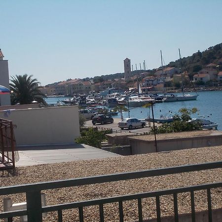 Waterfront Apartments Tisno Habitación foto