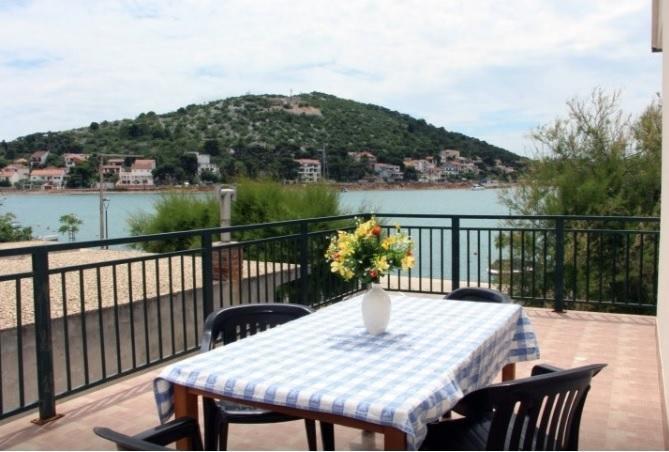 Waterfront Apartments Tisno Exterior foto